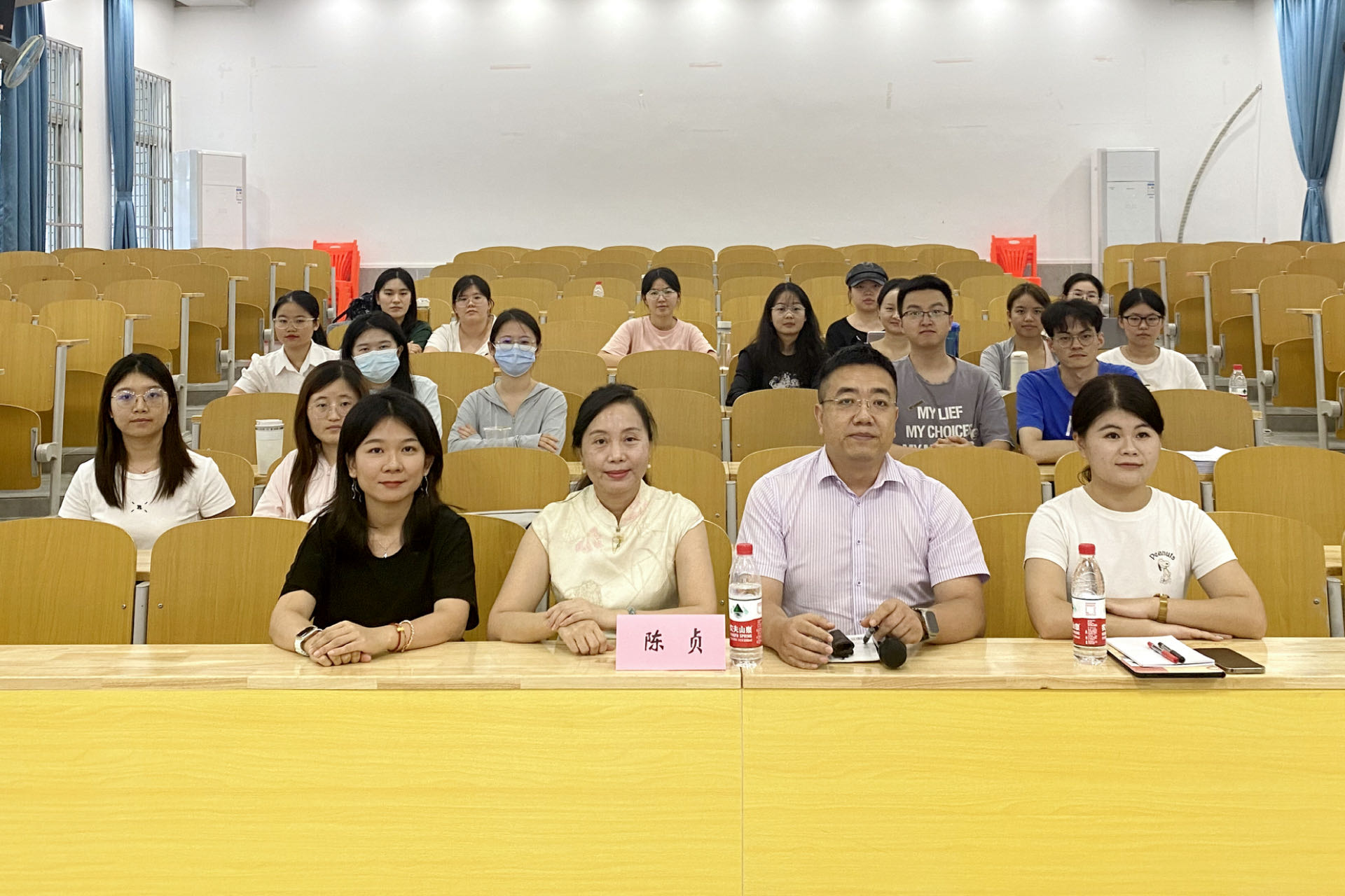 2023级学科教学语文教育硕士开展第六期“名师进课堂”学术月系列活动