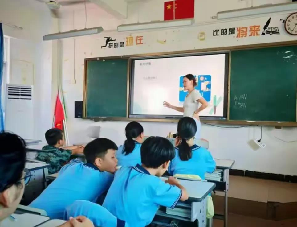 “解码信息课堂，共创数字未来” 记定安信息学科实习巡回指导听评课活动