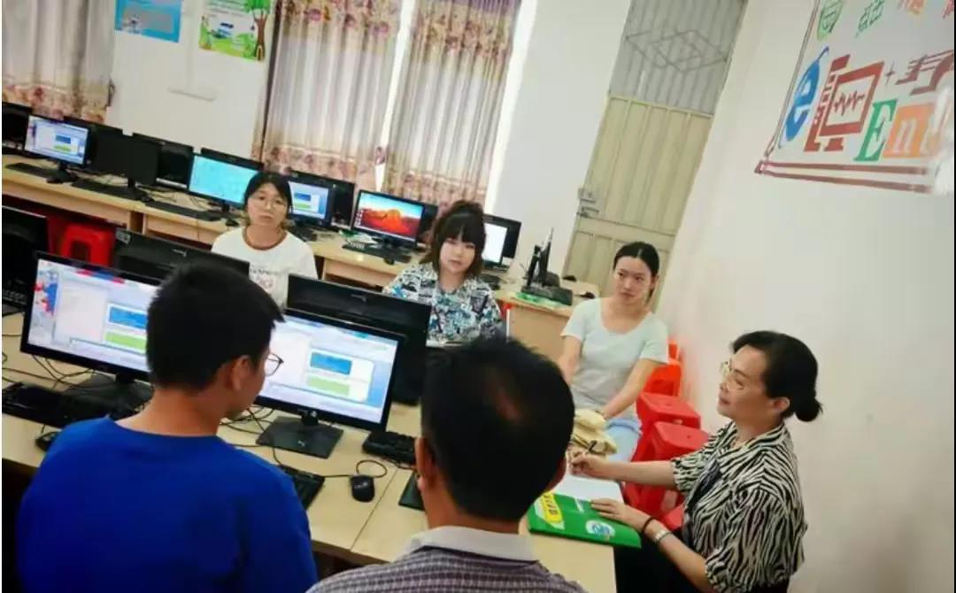 “解码信息课堂，共创数字未来” 记定安信息学科实习巡回指导听评课活动