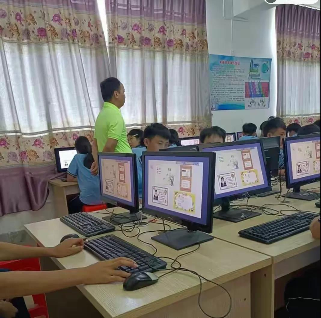 “解码信息课堂，共创数字未来” 记定安信息学科实习巡回指导听评课活动
