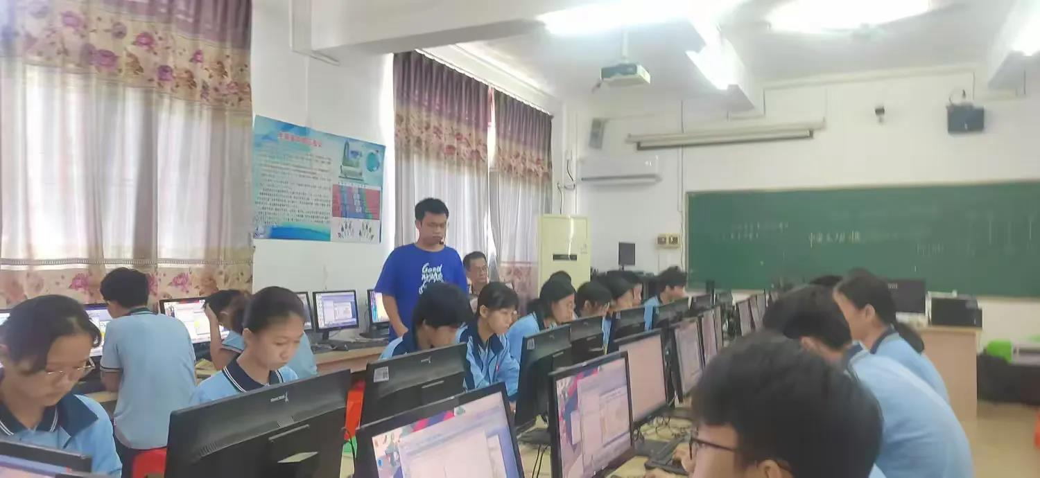 “解码信息课堂，共创数字未来” 记定安信息学科实习巡回指导听评课活动