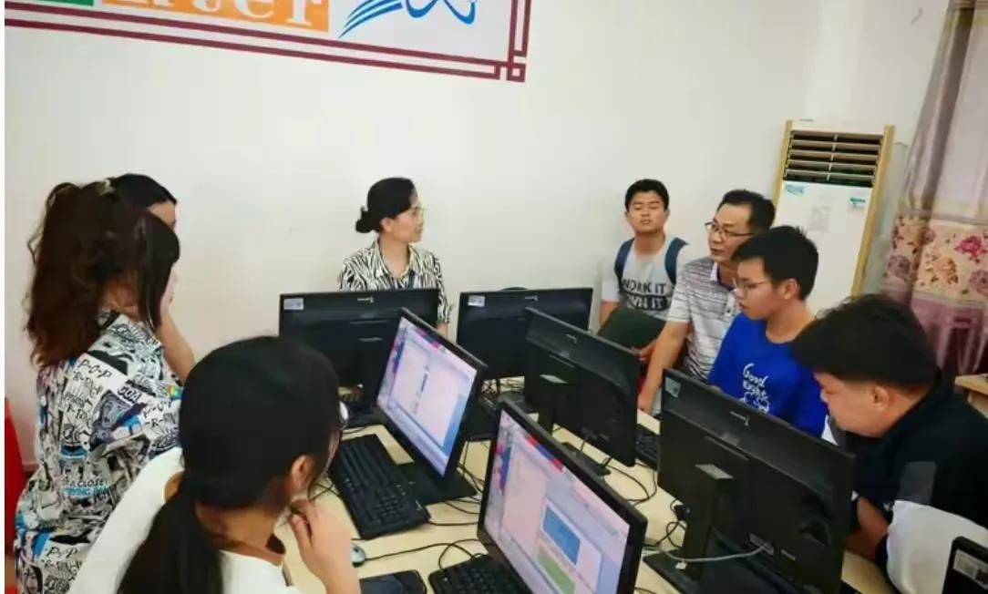 “解码信息课堂，共创数字未来” 记定安信息学科实习巡回指导听评课活动