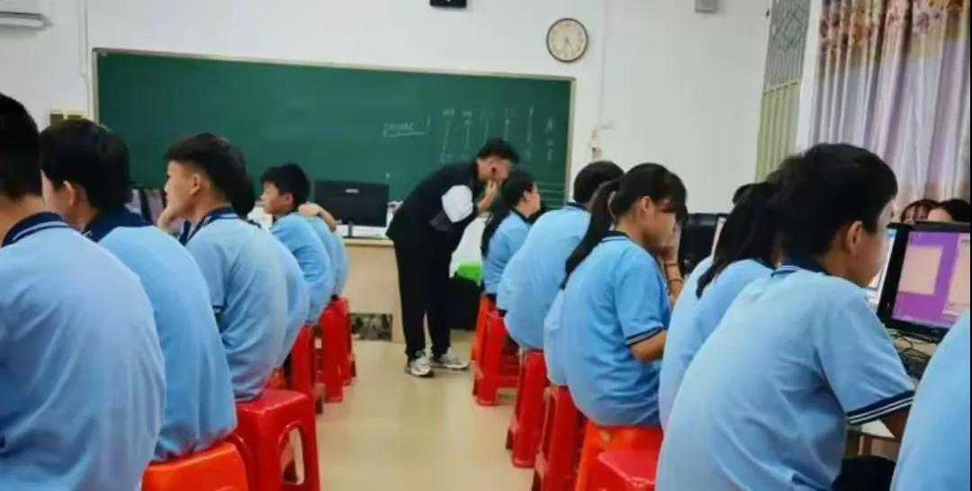 “解码信息课堂，共创数字未来” 记定安信息学科实习巡回指导听评课活动