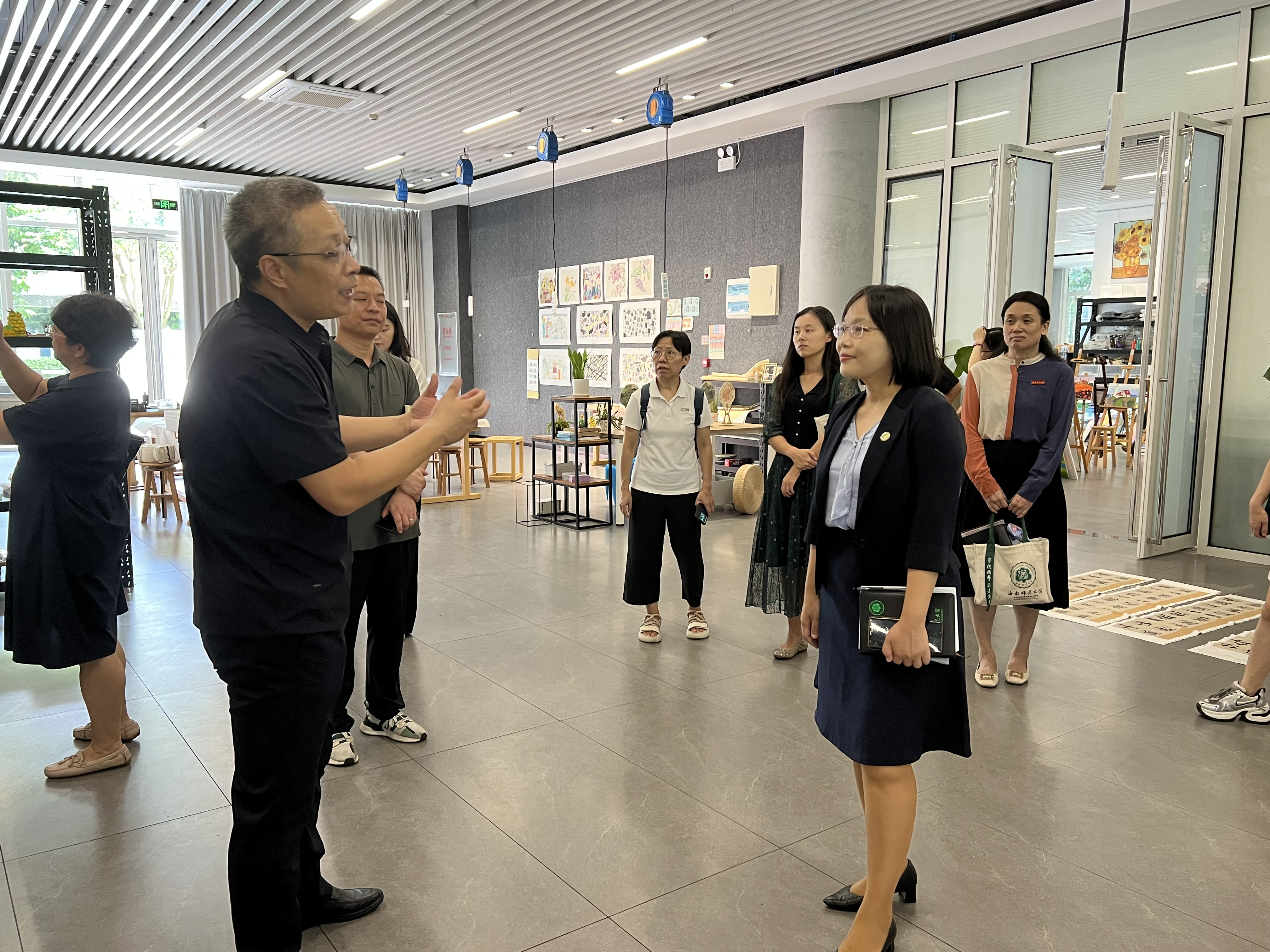 我校领导带队赴北大附中海口学校、ischool海南微城未来学校开展访企拓岗促就业活动