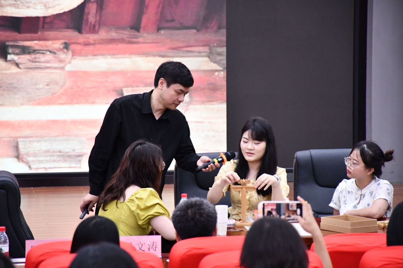 我院美术学科举办“名家进课堂”活动