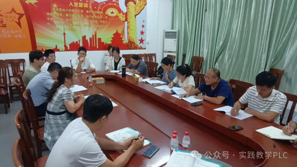 定安县教育名师倾囊相授 助力实习生稳步成长