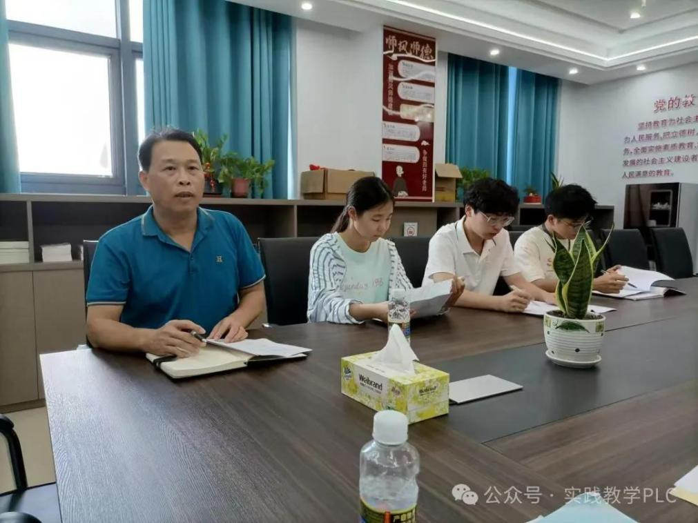 定安县教育名师倾囊相授 助力实习生稳步成长