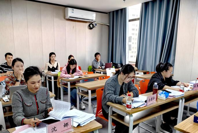2024届学科教学（音乐）专业硕士开展毕业论文中期检查汇报
