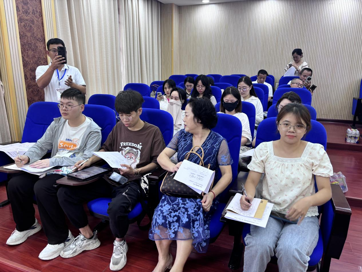 学科教学（生物）开展名师进课堂活动（三）