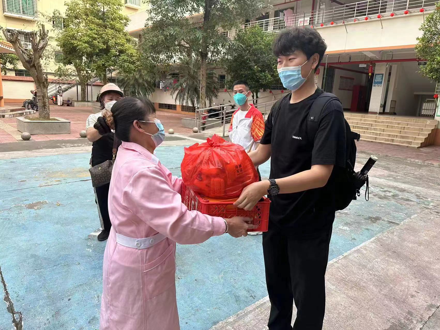 教师教育学院开展“敬老院”献爱心志愿服务活动
