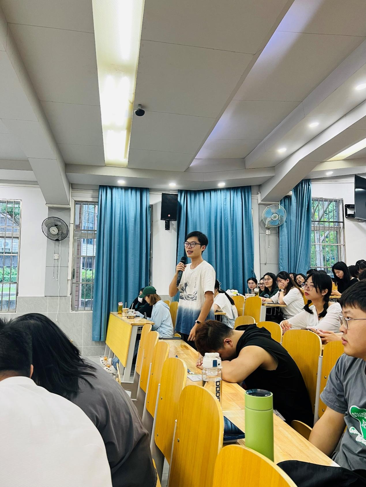 学院举行2023级研究生爱国主义教育