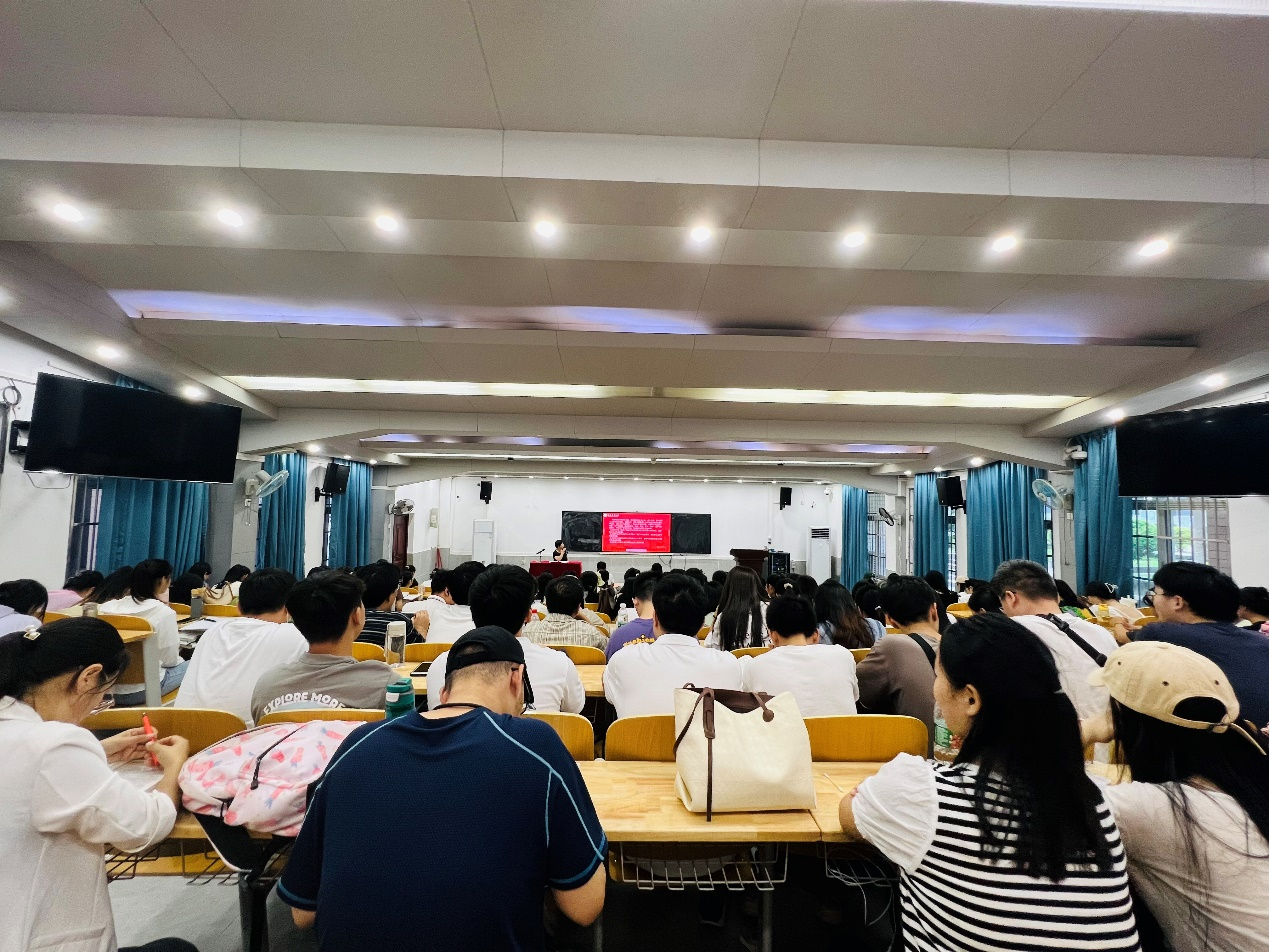 学院举行2023级研究生爱国主义教育
