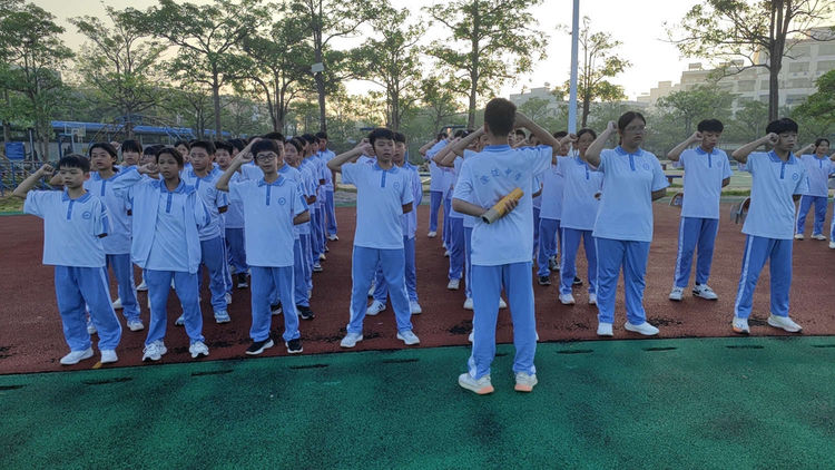 青春礼赞——澄迈中学校园里的国庆节序曲