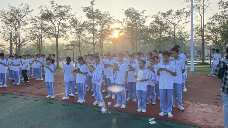 青春礼赞——澄迈中学校园里的国庆节序曲