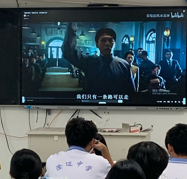 青春礼赞——澄迈中学校园里的国庆节序曲