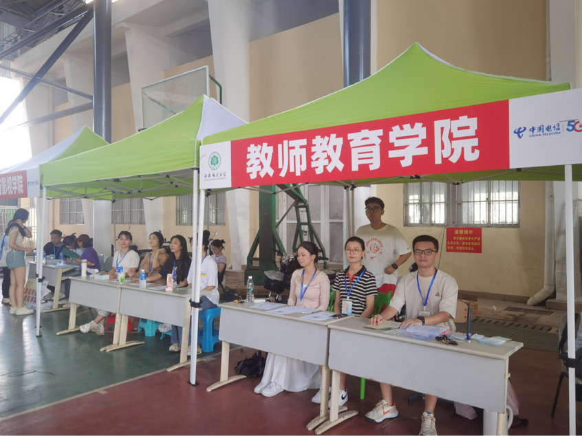 教师教育学院全力以赴，确保迎新工作顺利进行