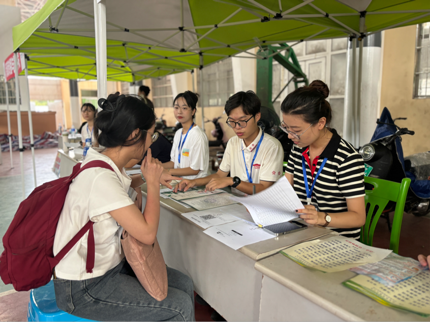 教师教育学院全力以赴，确保迎新工作顺利进行