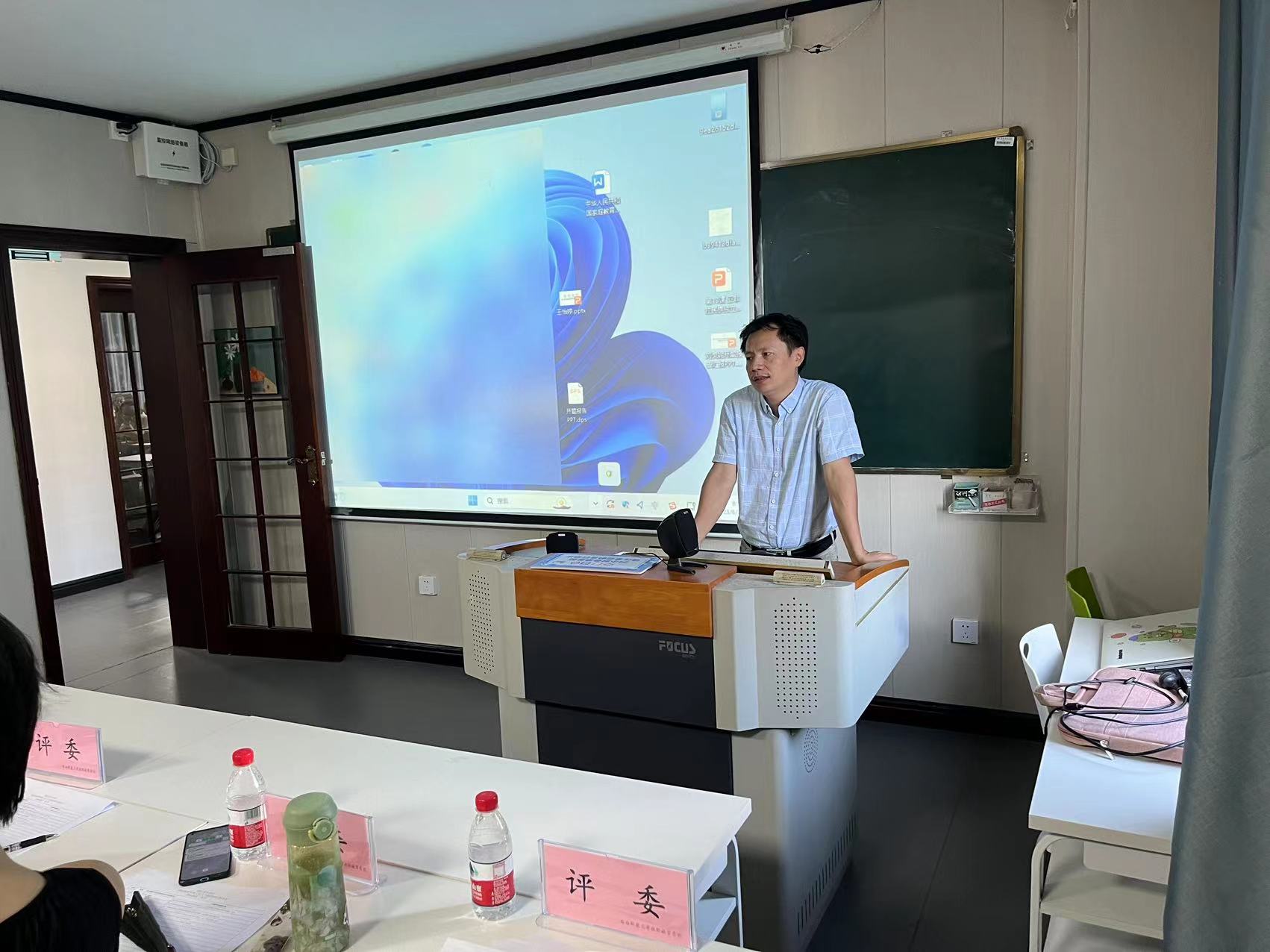 我院举办2022级学科教学（化学）教育硕士学位论文开题报告