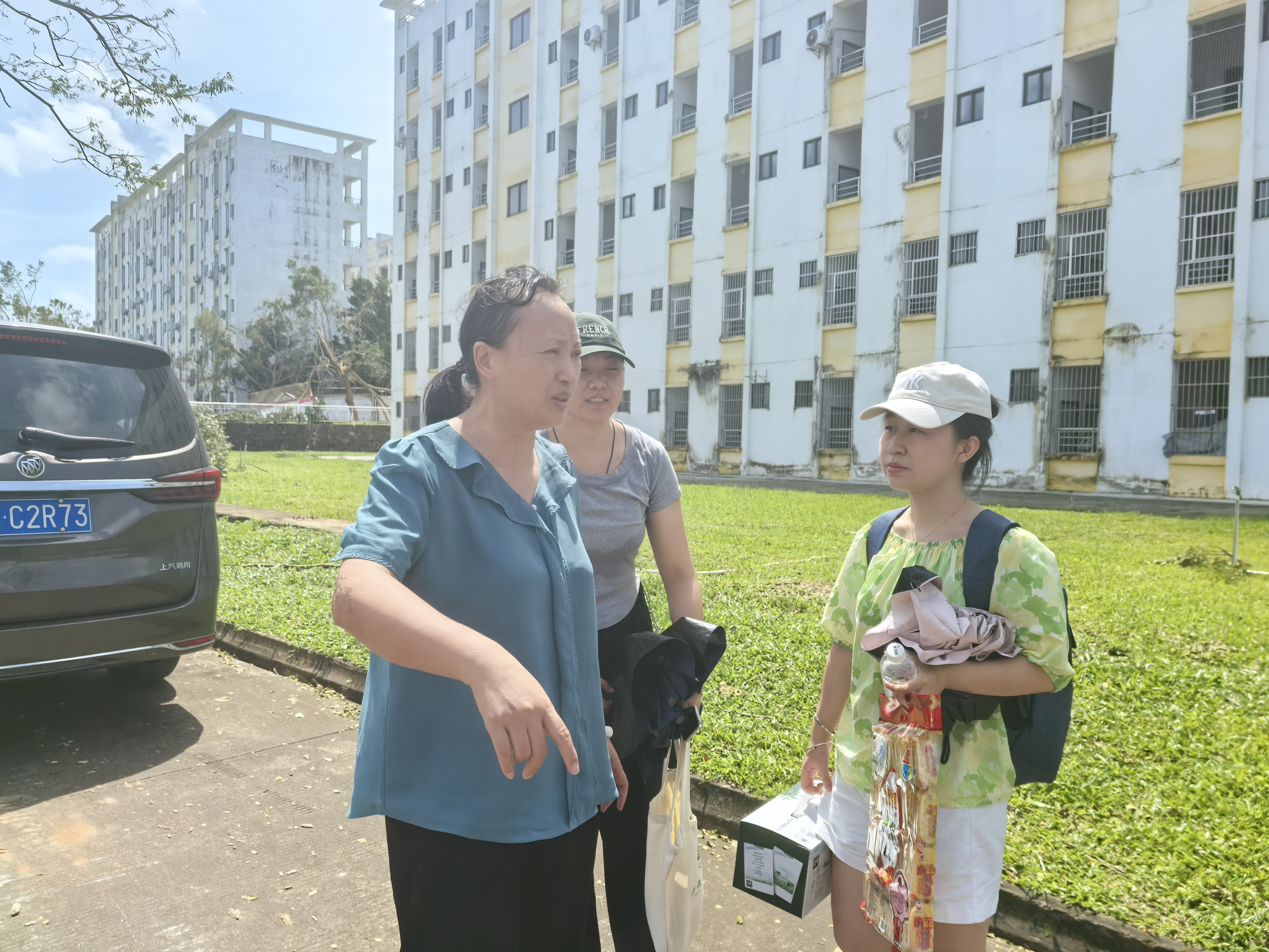 不惧困难，勇往直前——学院领导和老师在台风恶劣天气下护航实习工作