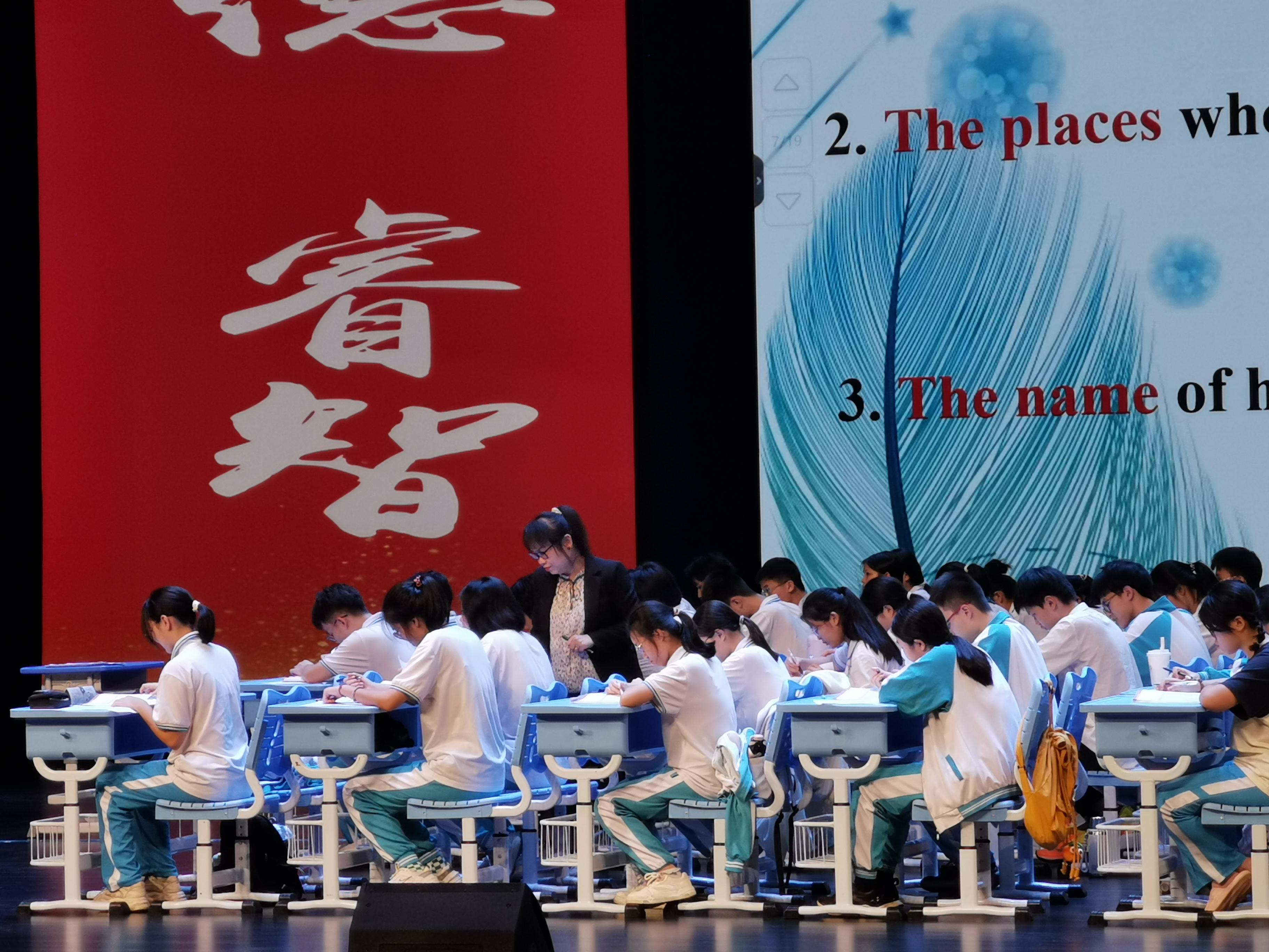 2023级学科英语研究生赴海南中学（美伦校区）参加教学开放周暨美府同课异构活动