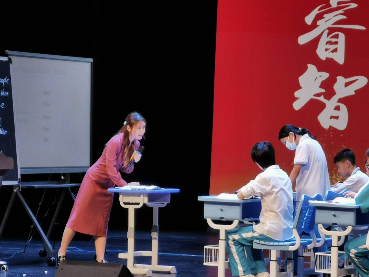 2023级学科英语研究生赴海南中学（美伦校区）参加教学开放周暨美府同课异构活动