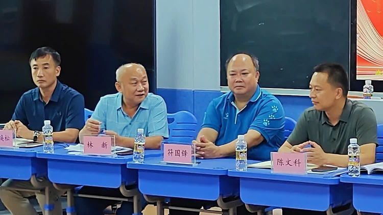 “一路追光，筑梦前行” 白沙县顶岗与教育集中实习巡查指导座谈会