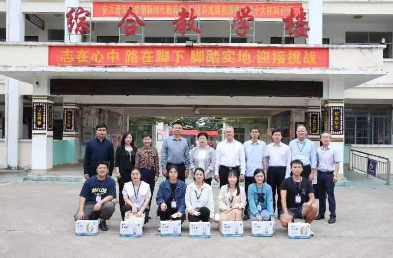 教师教育学院举行教育硕士联合培养基地揭牌仪式并看望实习学生