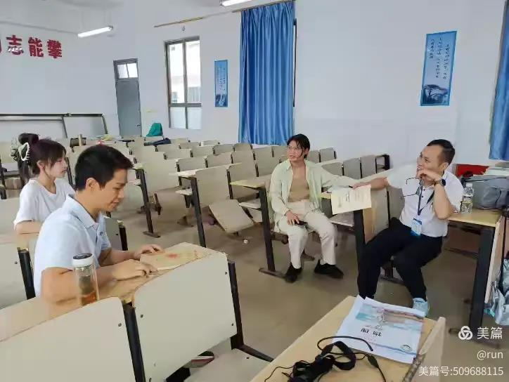 物理教坛新风采，指导师评育新人 ——记屯昌物理学科听评课活动
