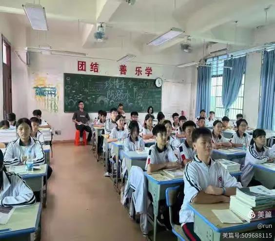 物理教坛新风采，指导师评育新人 ——记屯昌物理学科听评课活动