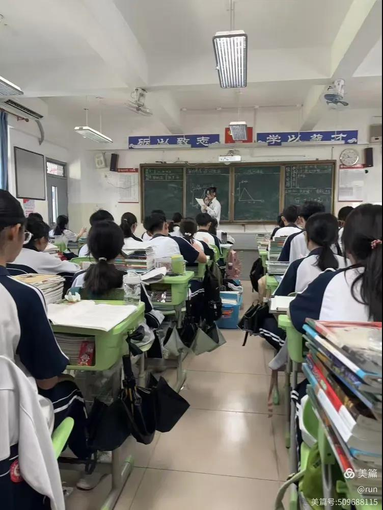 物理教坛新风采，指导师评育新人 ——记屯昌物理学科听评课活动