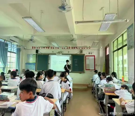 物理教坛新风采，指导师评育新人 ——记屯昌物理学科听评课活动