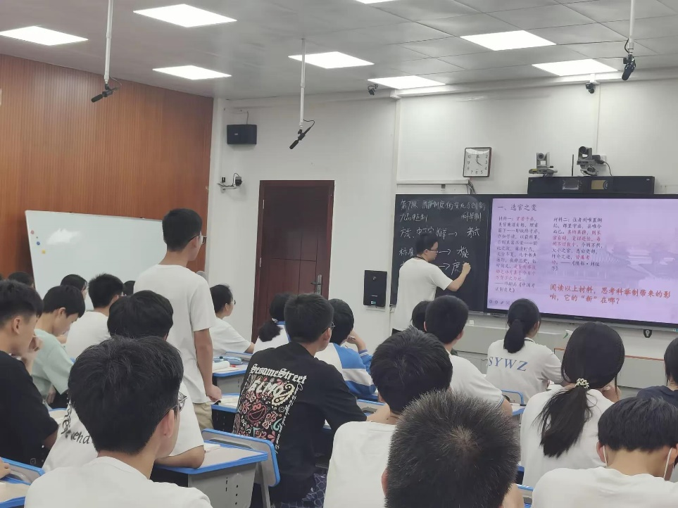 深耕课堂 赋能成长——海南师范大学实习巡查暨中学历史实习教师同课异构专题研修活动