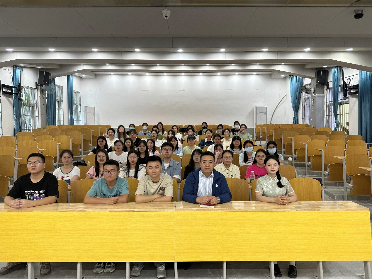 2023级学科语文教育硕士开展第二期阅读分享会