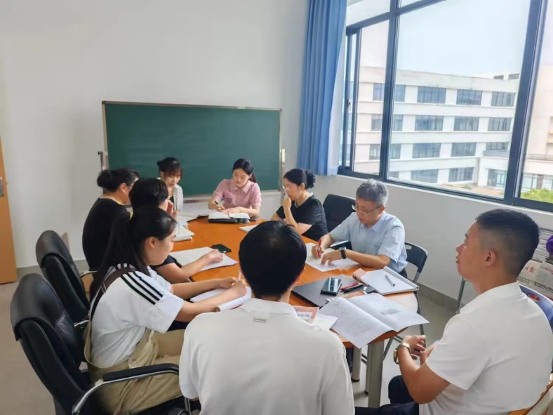 “教海拾贝，霞影伴成长” ——上海外国语大学三亚附属中学实习周记（四）