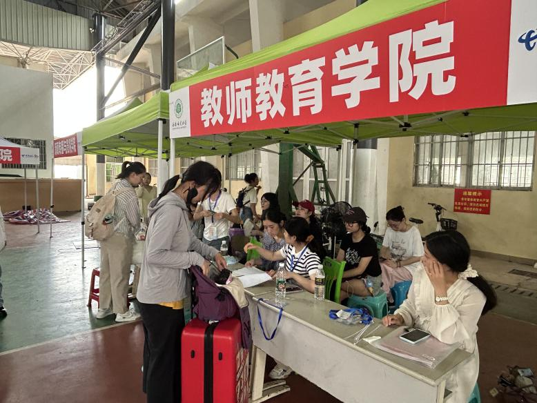 教师教育学院研究生新生报到工作圆满结束