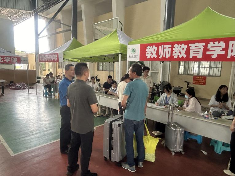 教师教育学院研究生新生报到工作圆满结束