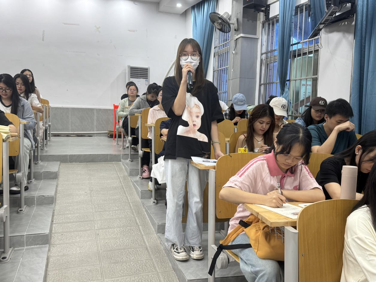 教师教育学院开展普法学法主题研讨会