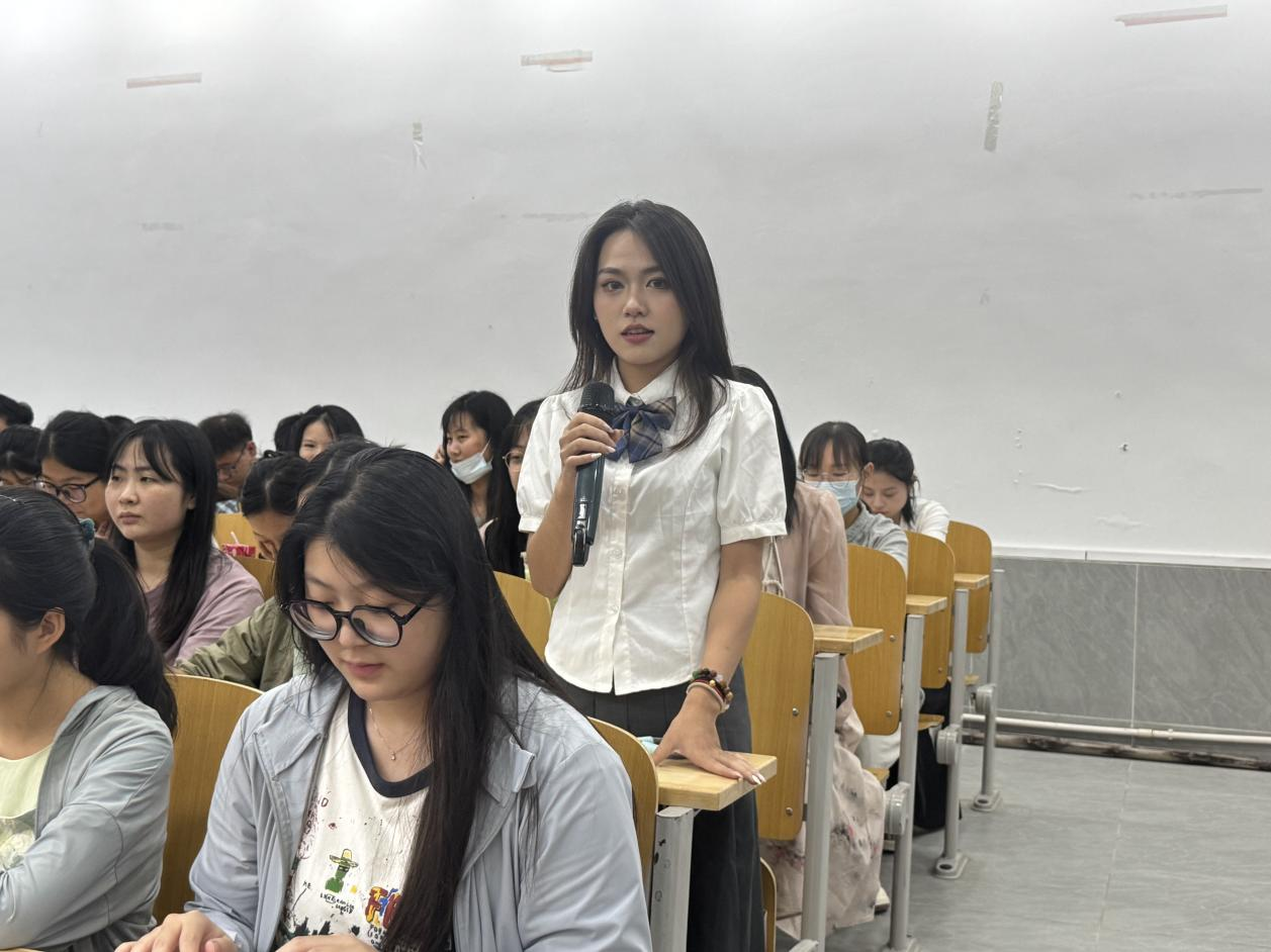 教师教育学院开展普法学法主题研讨会