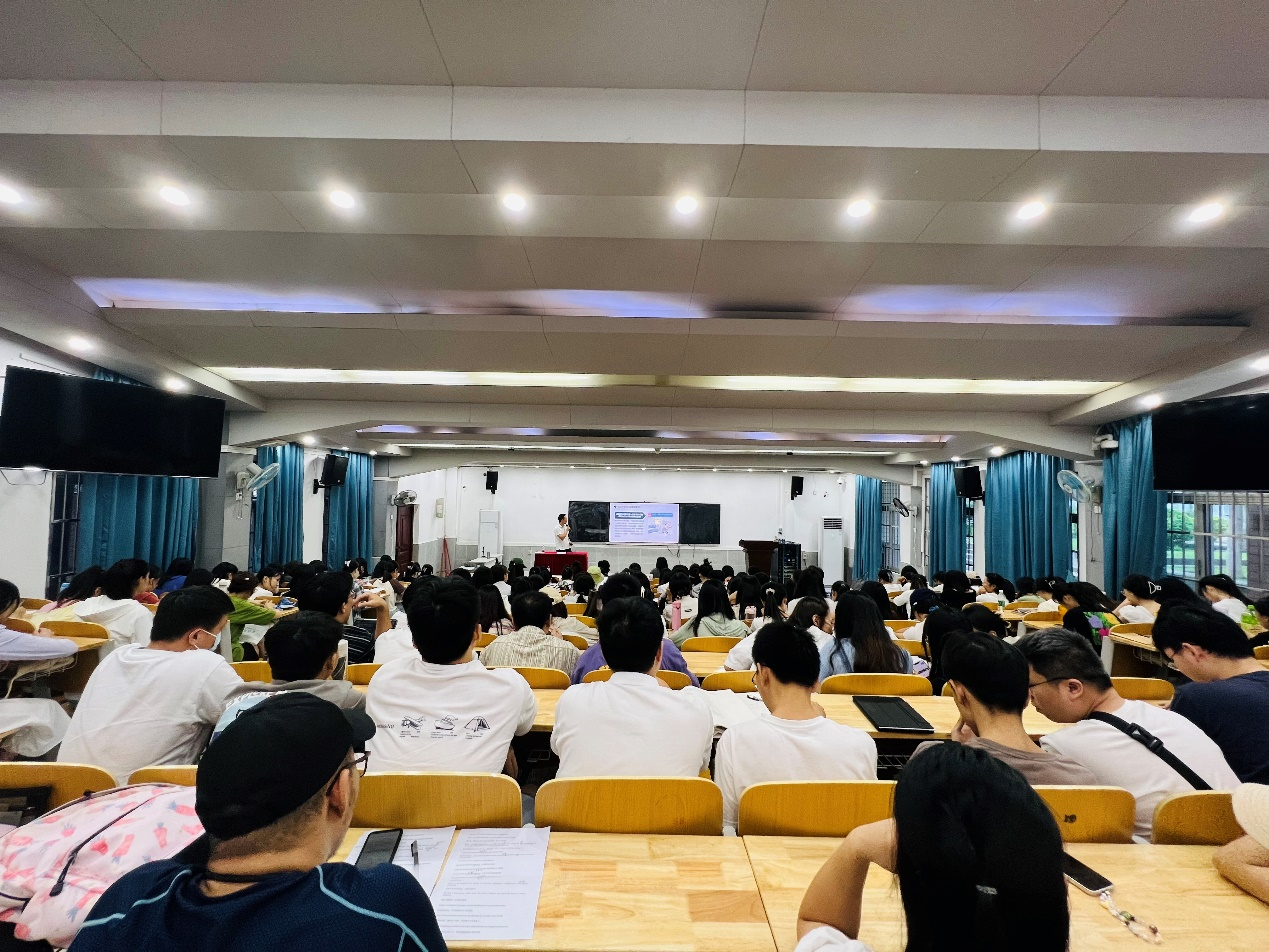 学院召开2023级研究生师德师风专题学习会
