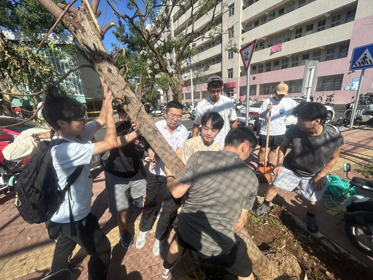 凝聚师生力量  建设美好家园