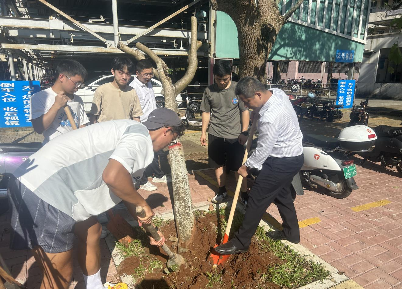 凝聚师生力量  建设美好家园