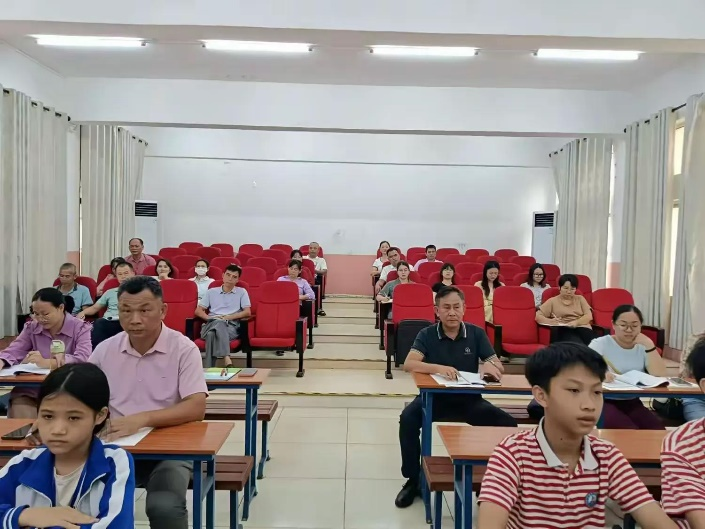 【临高教育实习】第5期 妙笔生花，畅享写作之旅——海南师范大学教授走进临高第三中学