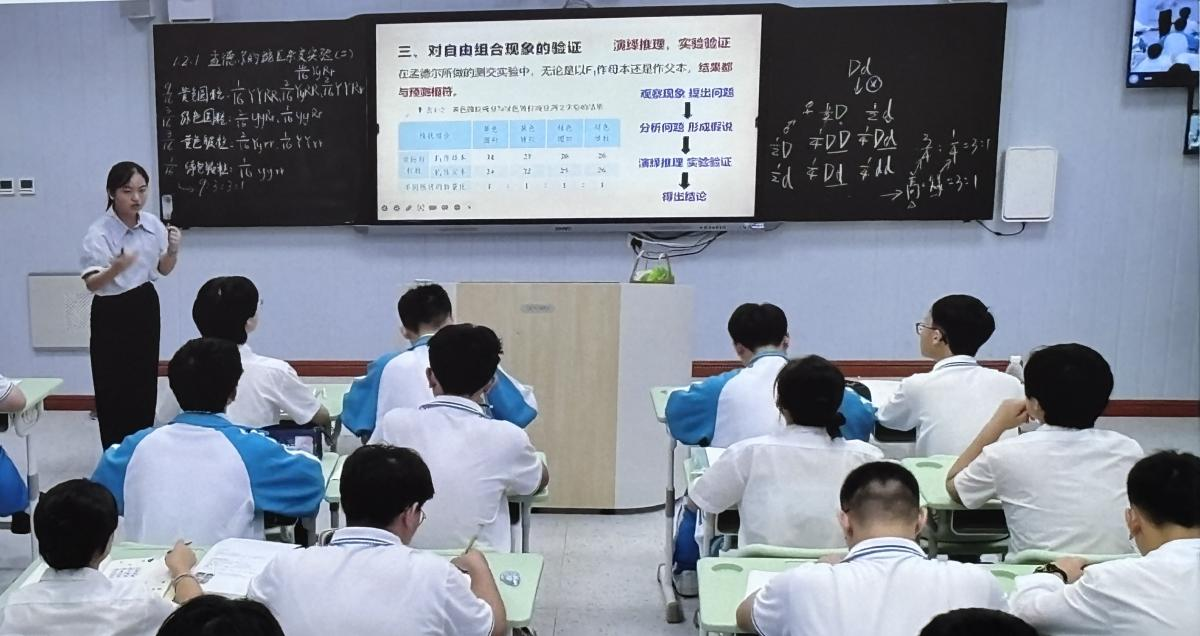 2023级学科生物研究生赴海南中学（美伦校区）参加教学开放周暨美府同课异构活动