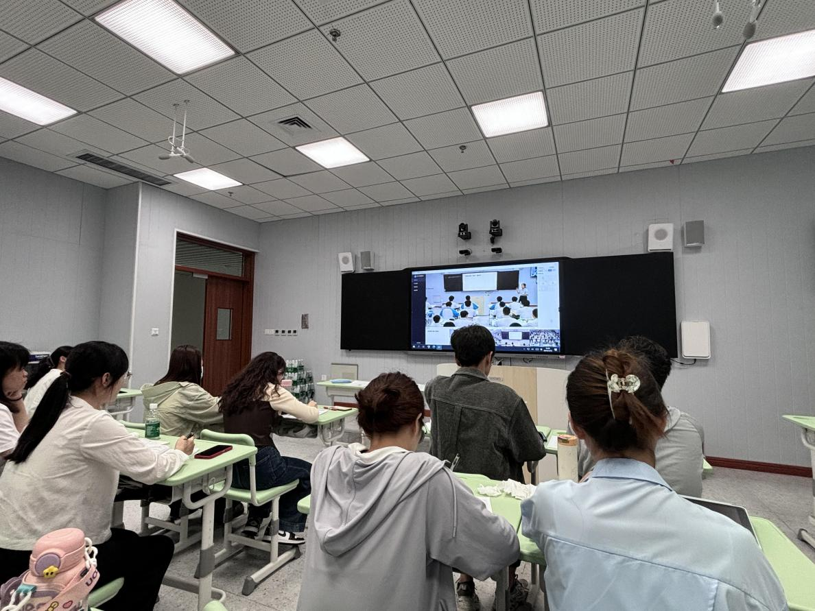 2023级学科生物研究生赴海南中学（美伦校区）参加教学开放周暨美府同课异构活动