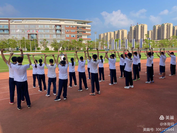 巡回指导教师指导实习生参与澄迈县体育教研活动