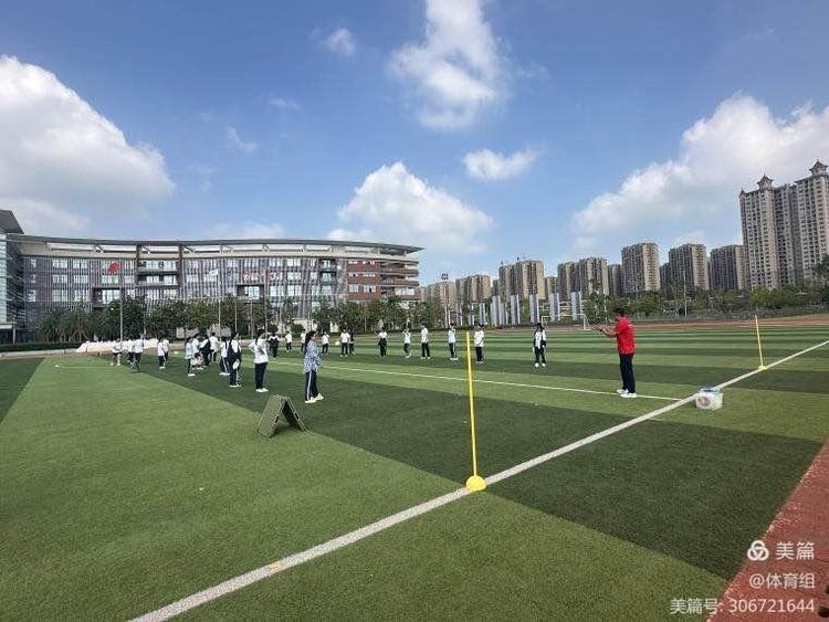 巡回指导教师指导实习生参与澄迈县体育教研活动