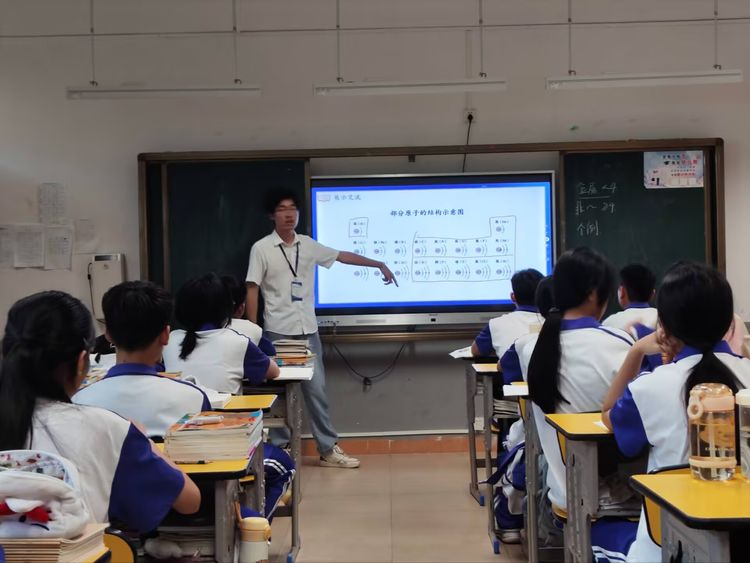 【白沙牙叉实验学校】教与学的双向奔赴：实习教师的教育探索与成长之旅