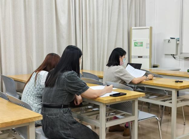 展师范风采，促技能提升—2023级学科语文教育研究生开展“一书一话一设计“比赛活动