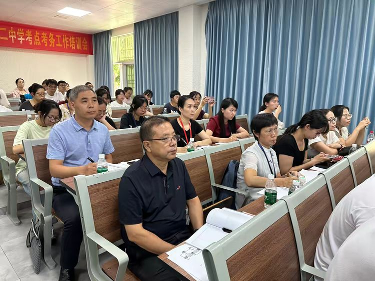 海南师范大学“教授博士服务基础教育”项目走进琼海市地理学科教研活动