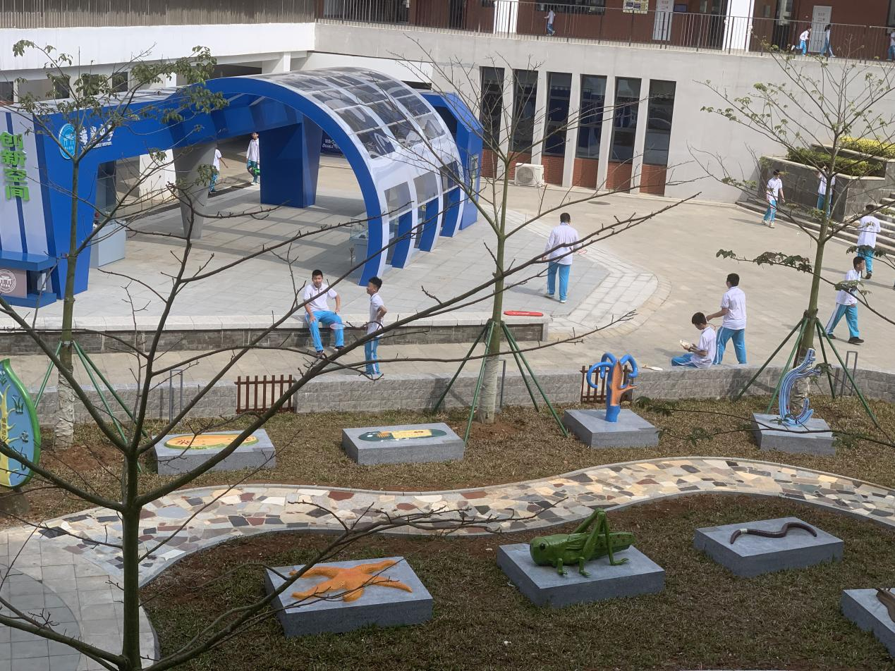 2022级学科美术研究生参加海南中学教学开放周暨“美府同课异构”活动